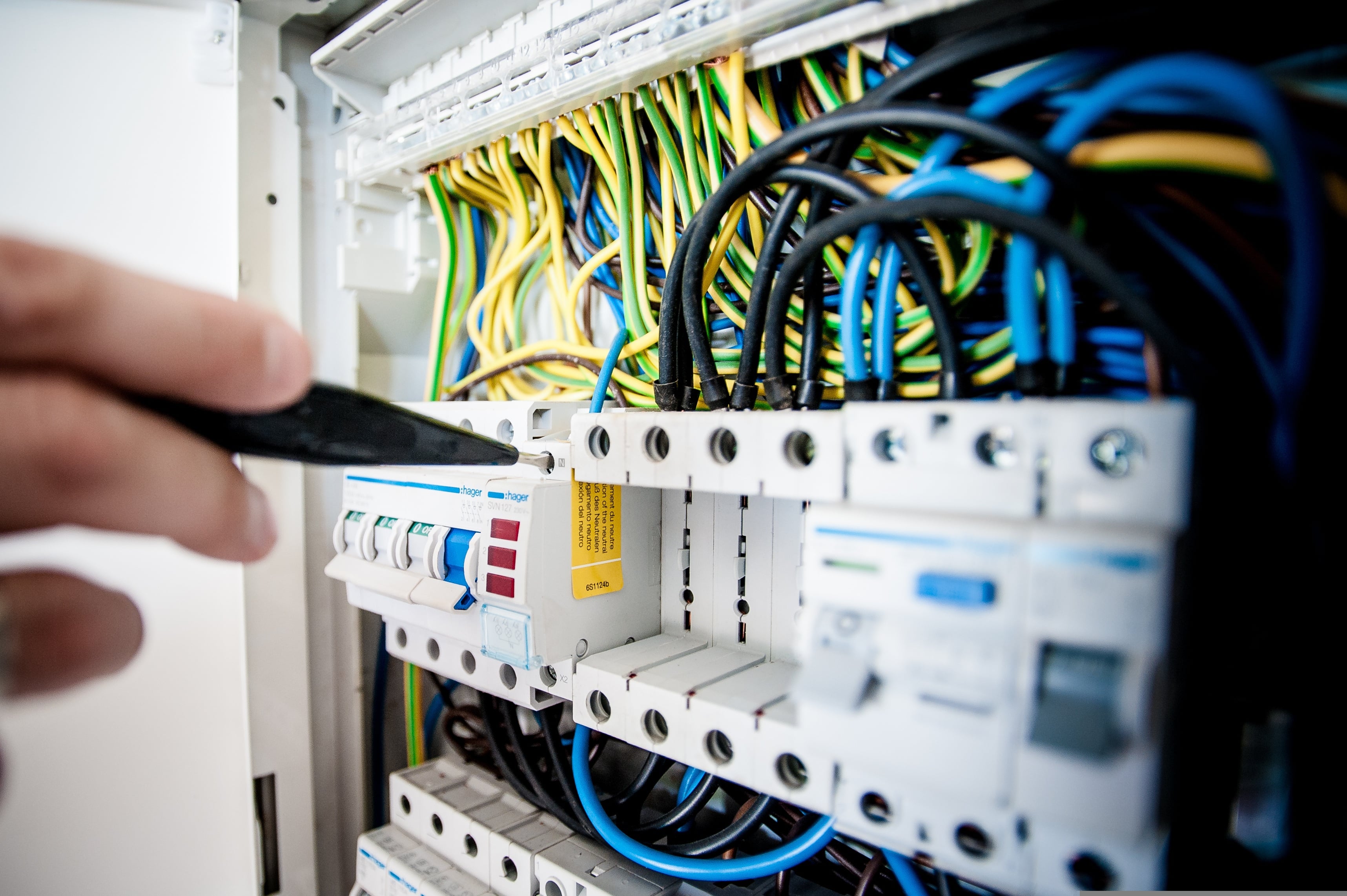 Tableau électrique en cours d'installation — travaux d'électricité SOLÉO
